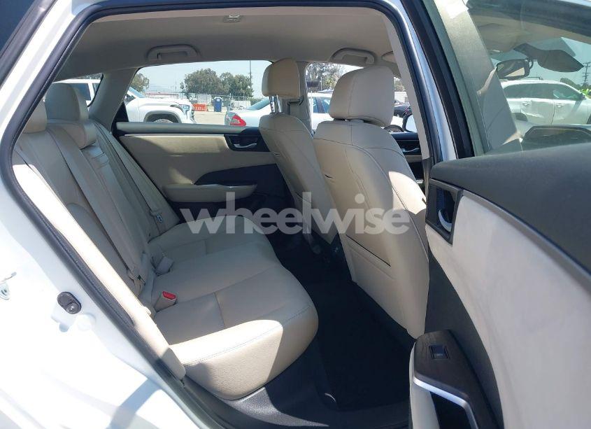 Photo 8 of 2018 Honda Clarity PLUG-IN HYBRID TOURING (VIN JHMZC5F34JC010638)