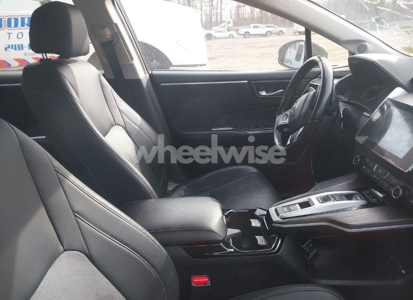 Photo 5 of 2018 Honda Clarity PLUG-IN HYBRID TOURING (VIN JHMZC5F34JC018741)