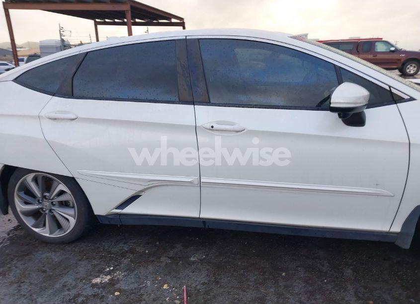 Photo 13 of 2019 Honda Clarity PLUG-IN HYBRID TOURING (VIN JHMZC5F34KC007238)