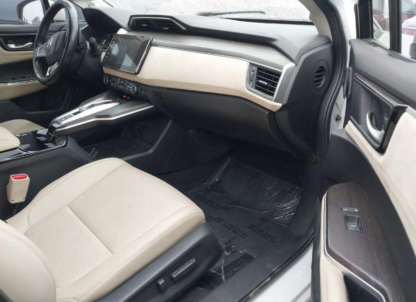 Photo 5 of 2018 Honda Clarity PLUG-IN HYBRID TOURING (VIN JHMZC5F35JC002337)