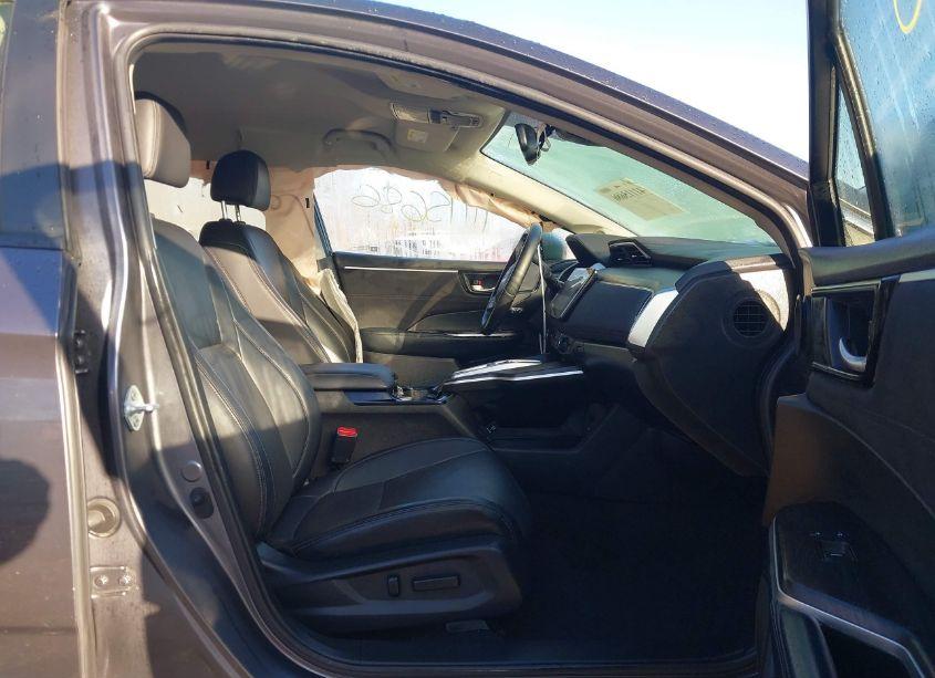 Photo 5 of 2018 Honda Clarity PLUG-IN HYBRID TOURING (VIN JHMZC5F36JC001603)