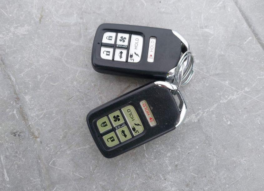 Photo 11 of 2018 Honda Clarity PLUG-IN HYBRID TOURING (VIN JHMZC5F36JC006333)