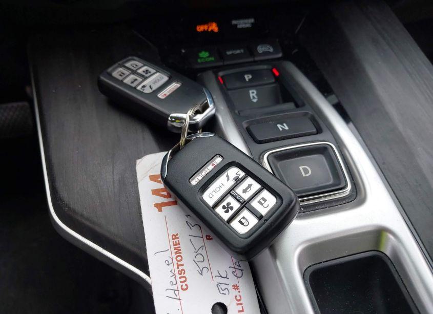 Photo 11 of 2018 Honda Clarity PLUG-IN HYBRID TOURING (VIN JHMZC5F37JC007572)