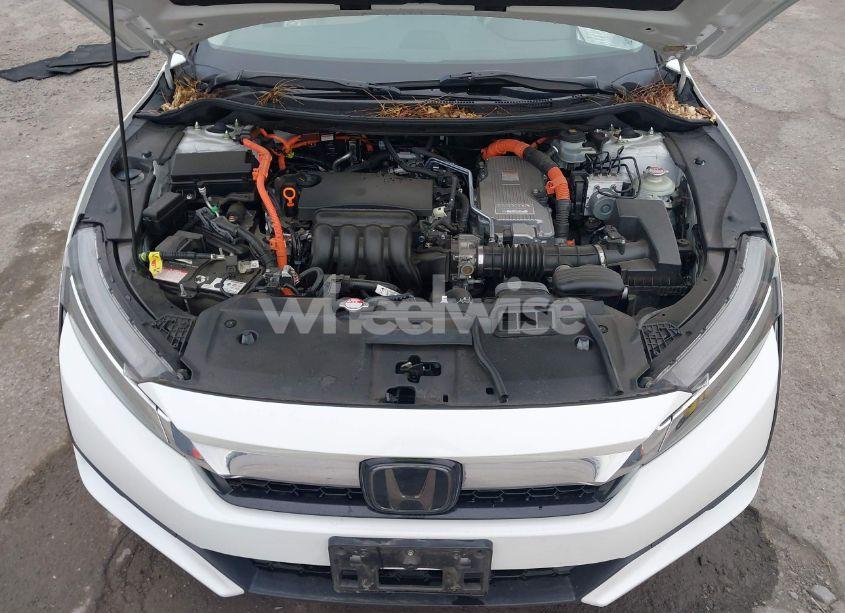 Photo 10 of 2018 Honda Clarity PLUG-IN HYBRID TOURING (VIN JHMZC5F38JC015079)