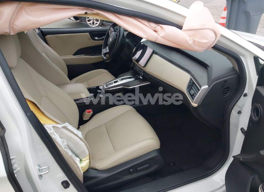 Photo 5 of 2018 Honda Clarity PLUG-IN HYBRID TOURING (VIN JHMZC5F38JC015079)