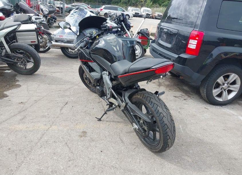 Photo 3 of 2011 Kawasaki Ex650 C (VIN JKAEXEC10BDA64826)