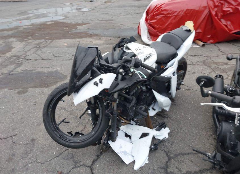 Photo 2 of 2017 Kawasaki Ex650 J (VIN JKAEXEJ10HDA01513)