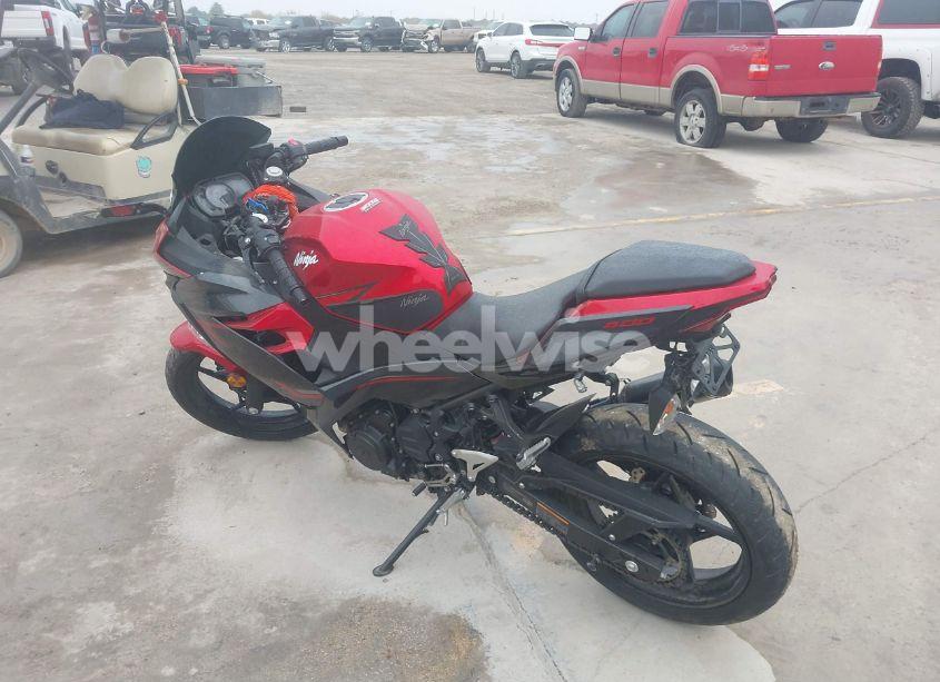 Photo 3 of 2019 Kawasaki Ex400 N/A (VIN JKAEXKG14KDA29425)