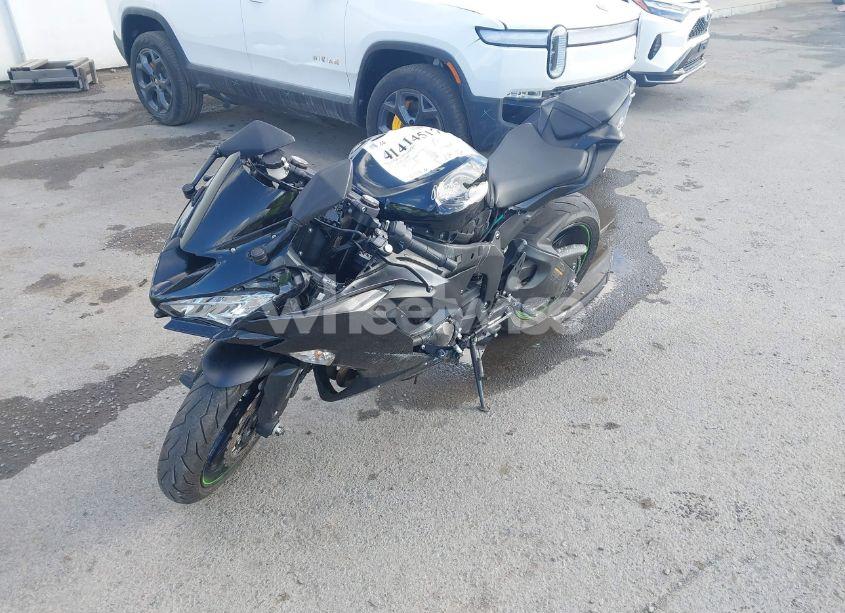 Photo 2 of 2019 Kawasaki Zx636 K (VIN JKBZXJH11KA000355)