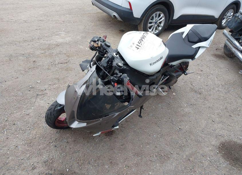 Photo 2 of 2024 Kawasaki Zx636 K (VIN JKBZXJJ12RA000904)