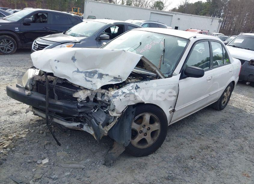 Photo 2 of 2000 Mazda Protege DX/LX (VIN JM1BJ2221Y0208156)