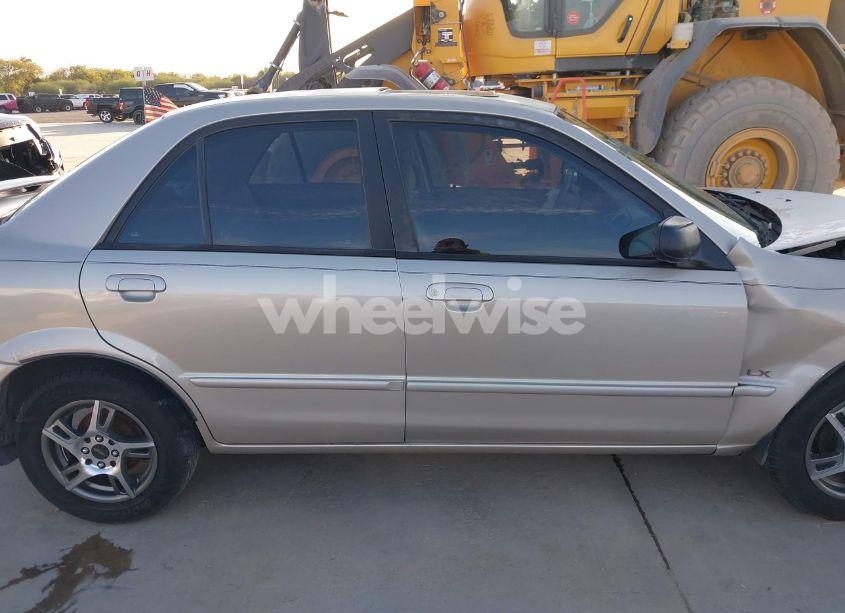 Photo 13 of 2000 Mazda Protege DX/LX (VIN JM1BJ2221Y0233672)