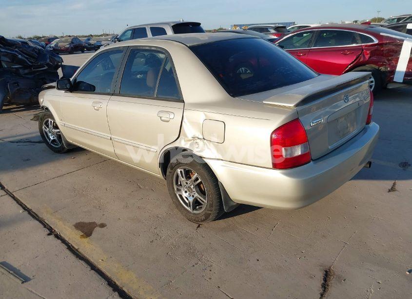 Photo 3 of 2000 Mazda Protege DX/LX (VIN JM1BJ2221Y0233672)