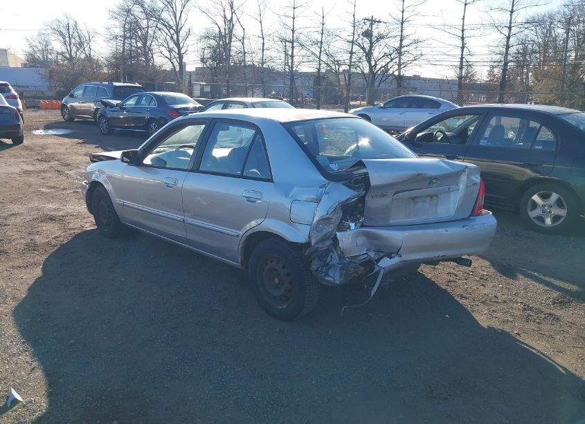 Photo 3 of 2000 Mazda Protege DX/LX (VIN JM1BJ2224Y0287337)