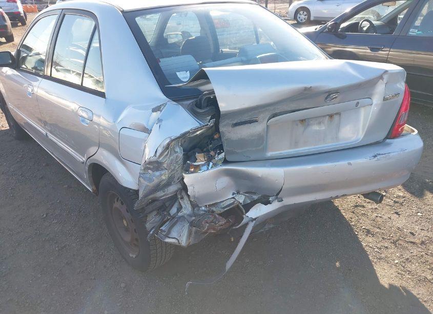 Photo 6 of 2000 Mazda Protege DX/LX (VIN JM1BJ2224Y0287337)