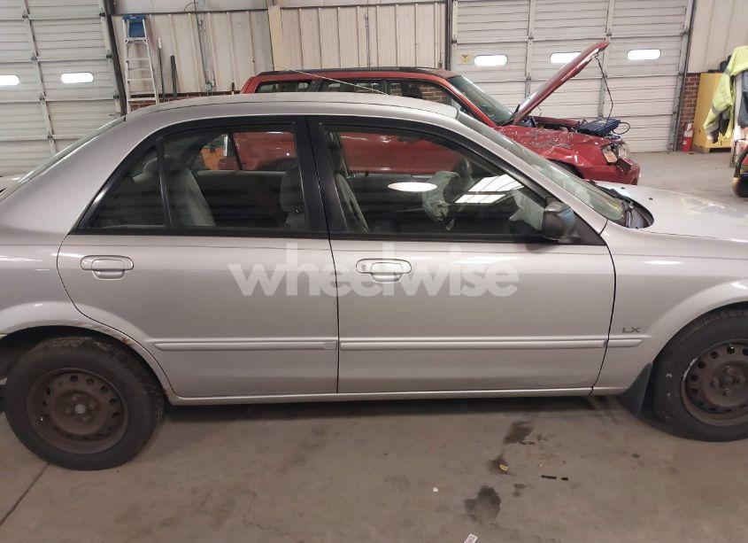 Photo 13 of 2000 Mazda Protege DX/LX (VIN JM1BJ2226Y0206340)