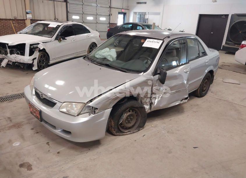 Photo 2 of 2000 Mazda Protege DX/LX (VIN JM1BJ2226Y0206340)