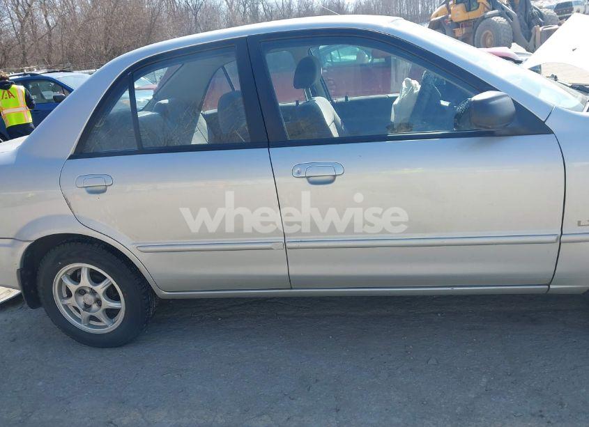 Photo 13 of 2000 Mazda Protege DX/LX (VIN JM1BJ2227Y0240819)