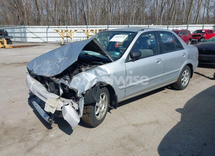 Photo 2 of 2000 Mazda Protege DX/LX (VIN JM1BJ2227Y0240819)