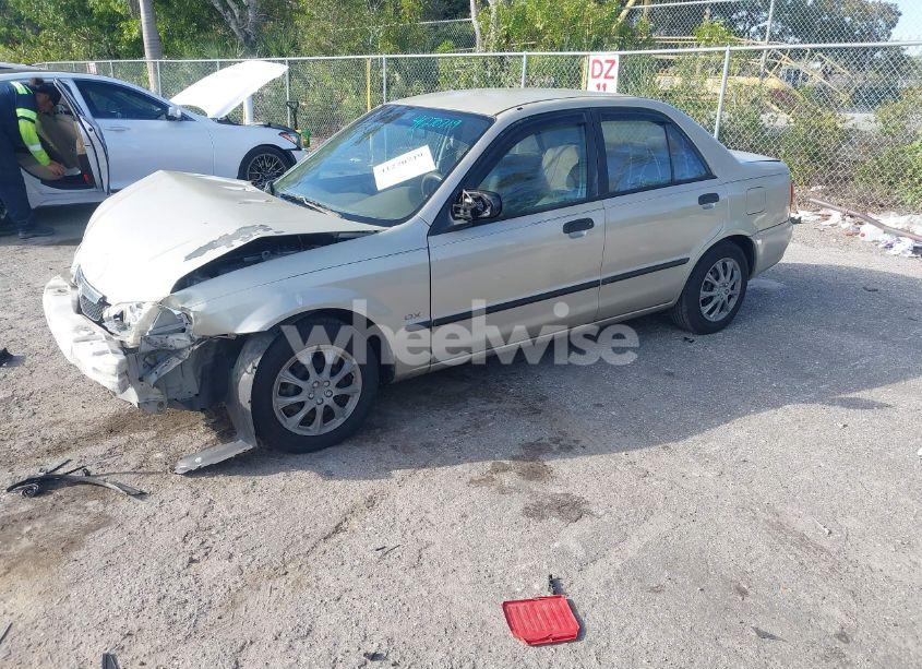 Photo 2 of 2000 Mazda Protege DX/LX (VIN JM1BJ2227Y0295075)