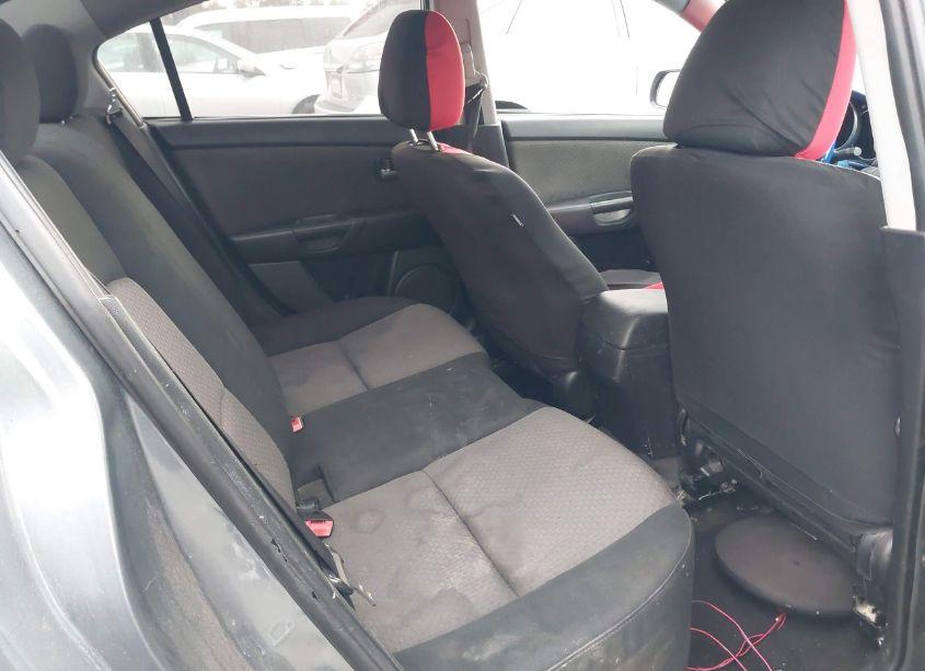 Photo 8 of 2006 Mazda Mazda3 I (VIN JM1BK12F261526398)