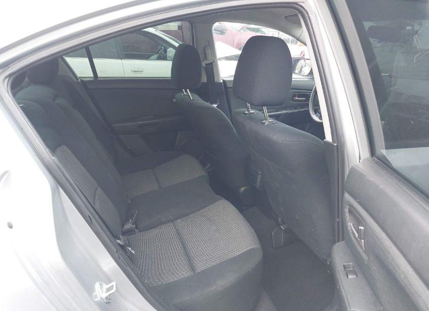 Photo 8 of 2007 Mazda Mazda3 I (VIN JM1BK12F571646777)