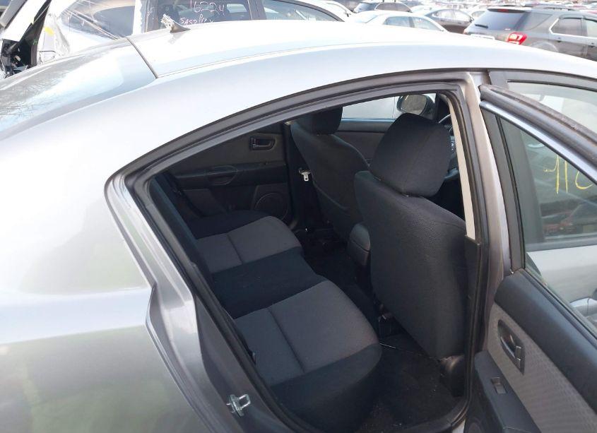 Photo 8 of 2006 Mazda Mazda3 I (VIN JM1BK12FX61474406)