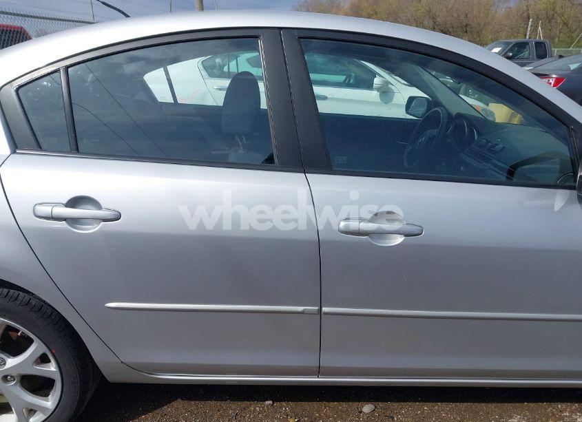 Photo 13 of 2009 Mazda Mazda3 I (VIN JM1BK32F591237337)