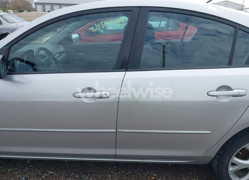 Photo 14 of 2009 Mazda Mazda3 I (VIN JM1BK32F591237337)