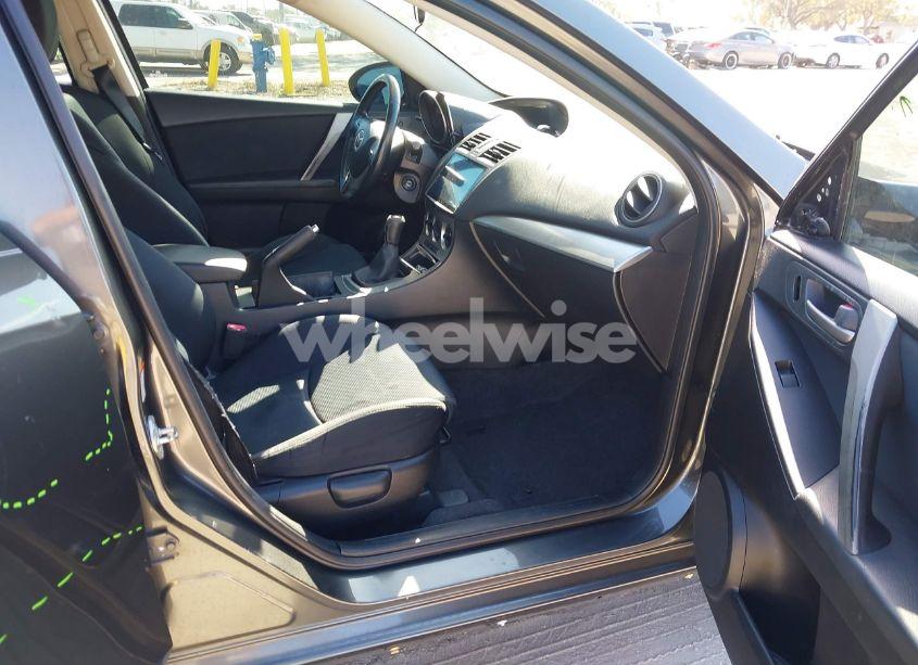 Photo 5 of 2010 Mazda Mazda3 S SPORT (VIN JM1BL1H50A1324132)