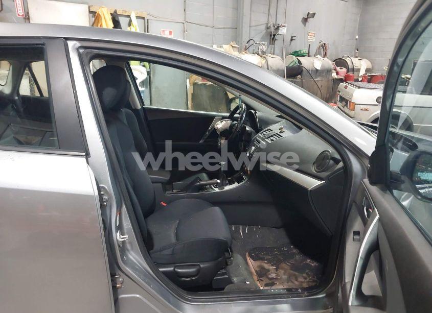 Photo 5 of 2010 Mazda Mazda3 S SPORT (VIN JM1BL1H55A1226259)