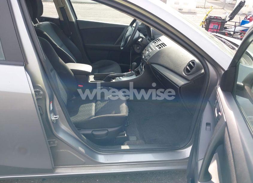 Photo 5 of 2010 Mazda Mazda3 GX (VIN JM1BL1HF1A1218698)