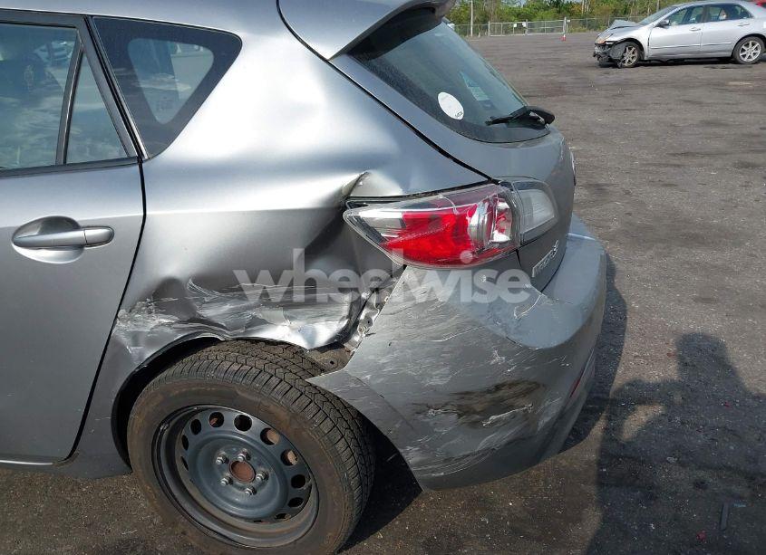 Photo 6 of 2010 Mazda Mazda3 GX (VIN JM1BL1HF1A1218698)