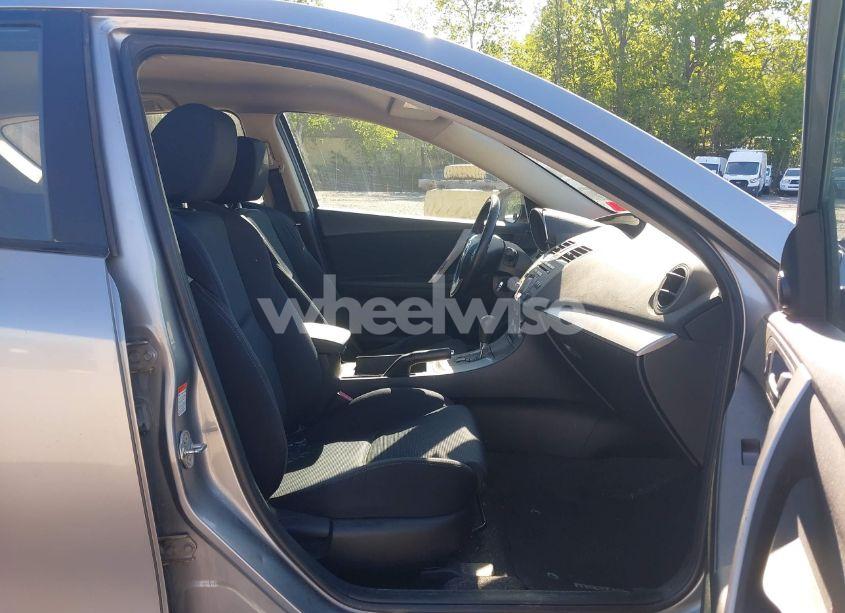 Photo 5 of 2011 Mazda Mazda3 S SPORT (VIN JM1BL1K60B1374029)