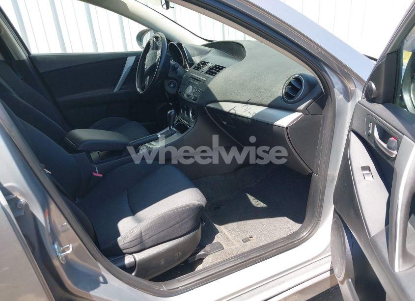 Photo 5 of 2011 Mazda Mazda3 S SPORT (VIN JM1BL1K63B1487408)