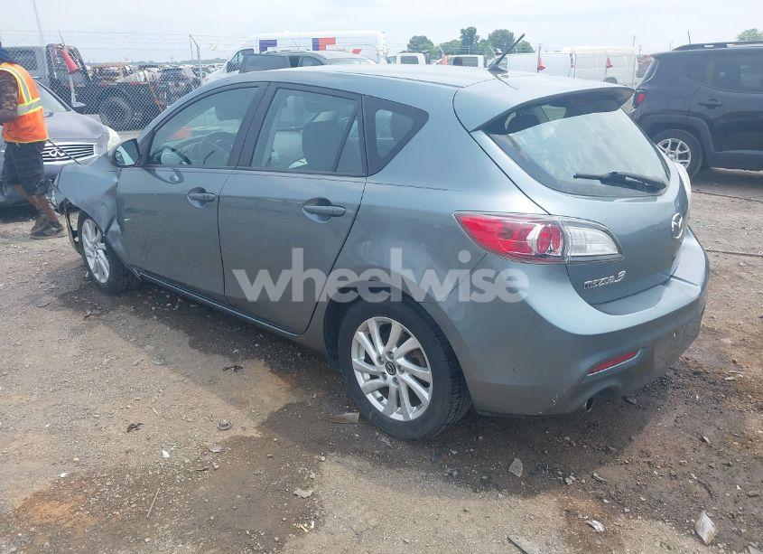 Photo 3 of 2013 Mazda Mazda3 I TOURING (VIN JM1BL1L71D1801261)