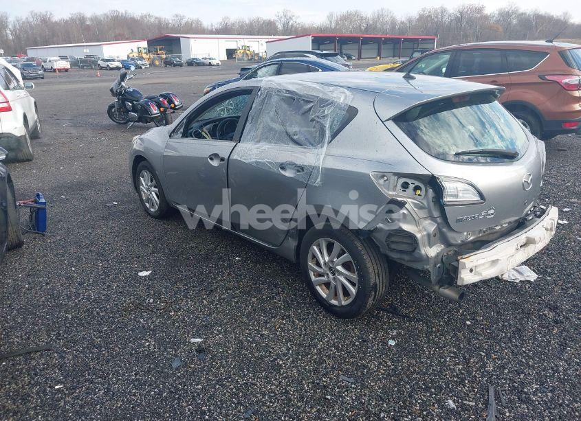 Photo 3 of 2013 Mazda Mazda3 I TOURING (VIN JM1BL1LP1D1822904)