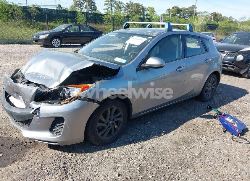Photo 2 of 2013 Mazda Mazda3 I TOURING (VIN JM1BL1LP2D1742494)