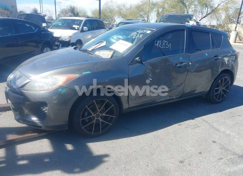 Photo 2 of 2013 Mazda Mazda3 I TOURING (VIN JM1BL1LP2D1793199)