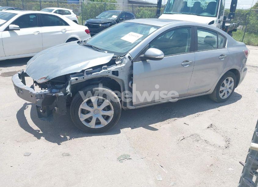 Photo 2 of 2010 Mazda Mazda3 S GRAND TOURING (VIN JM1BL1S5XA1102674)