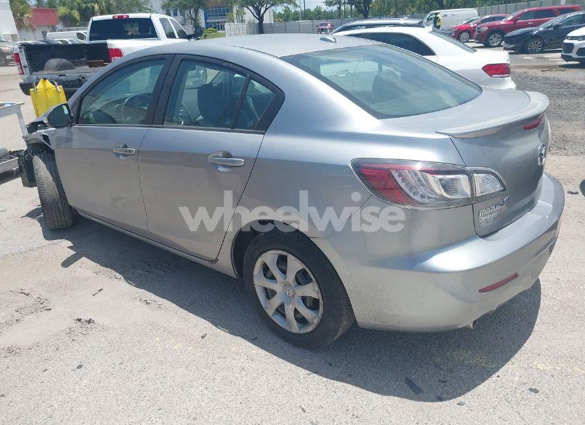 Photo 3 of 2010 Mazda Mazda3 S GRAND TOURING (VIN JM1BL1S5XA1102674)