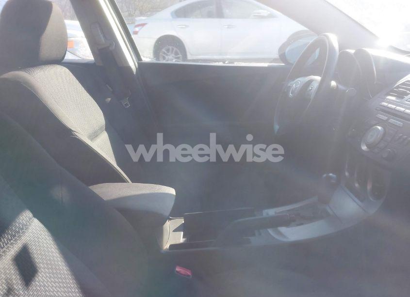 Photo 5 of 2010 Mazda Mazda3 I TOURING (VIN JM1BL1SF0A1213338)