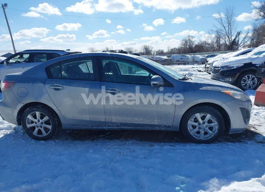 Photo 13 of 2010 Mazda Mazda3 I TOURING (VIN JM1BL1SF0A1340106)