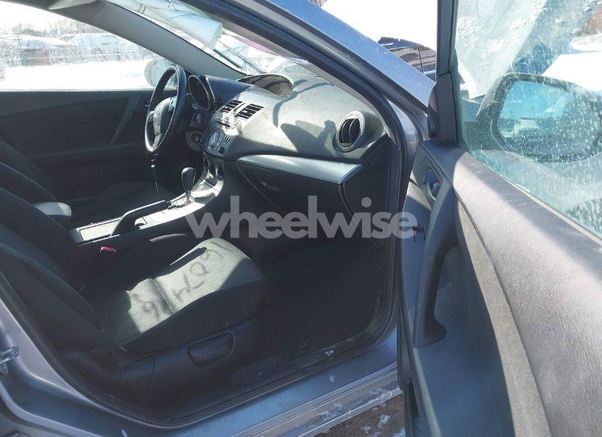 Photo 5 of 2010 Mazda Mazda3 I TOURING (VIN JM1BL1SF0A1340106)