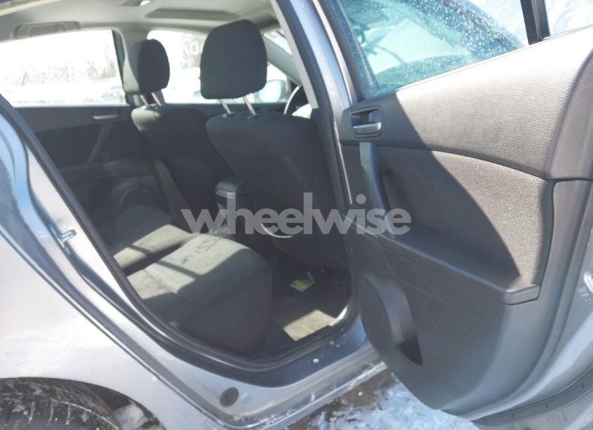 Photo 8 of 2010 Mazda Mazda3 I TOURING (VIN JM1BL1SF0A1340106)