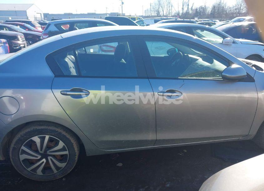 Photo 13 of 2010 Mazda Mazda3 (VIN JM1BL1SF1A1122711)