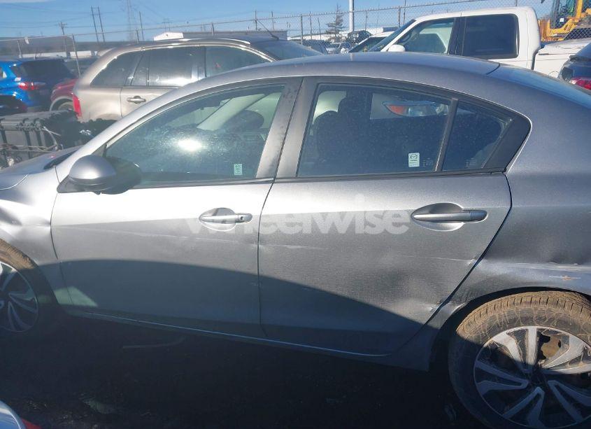 Photo 14 of 2010 Mazda Mazda3 (VIN JM1BL1SF1A1122711)