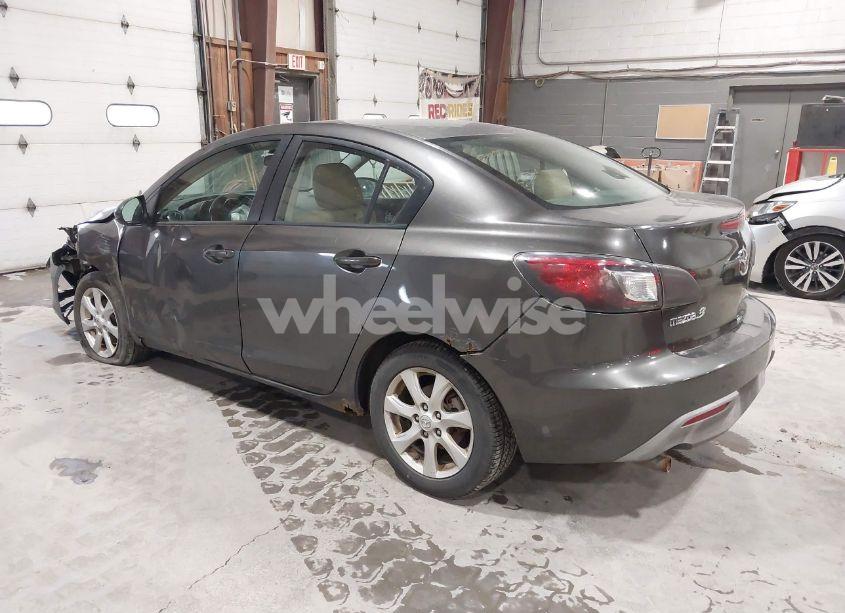Photo 3 of 2010 Mazda Mazda3 I TOURING (VIN JM1BL1SF1A1126676)