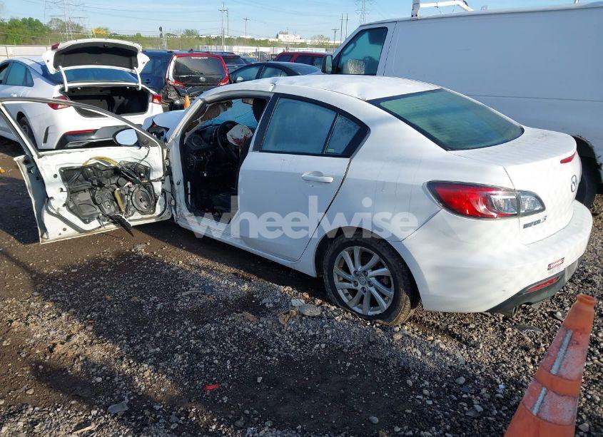 Photo 3 of 2010 Mazda Mazda3 I TOURING (VIN JM1BL1SF1A1186330)