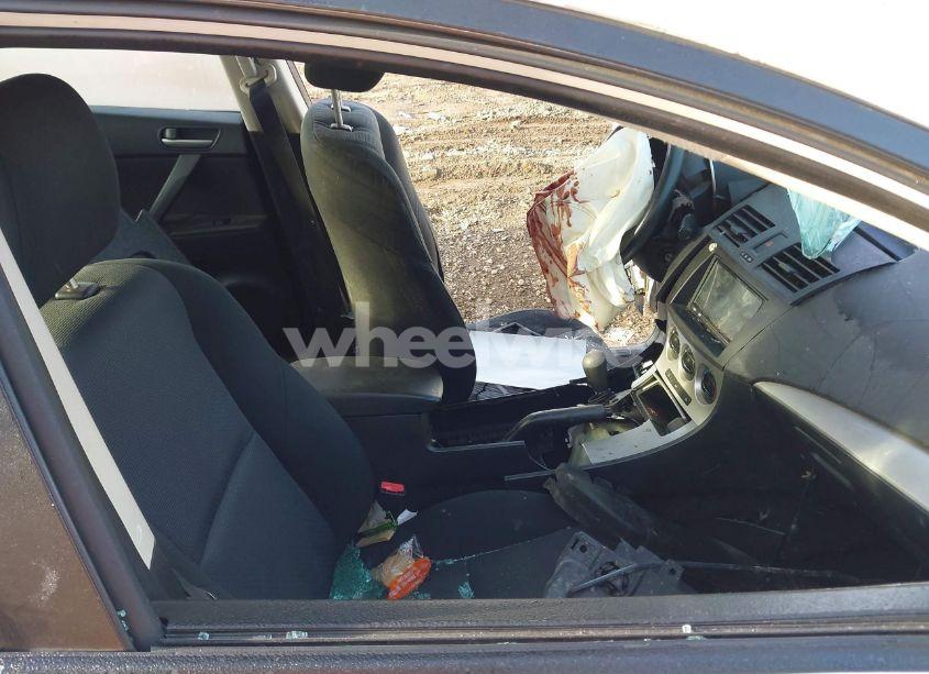 Photo 5 of 2010 Mazda Mazda3 I TOURING (VIN JM1BL1SF1A1186330)